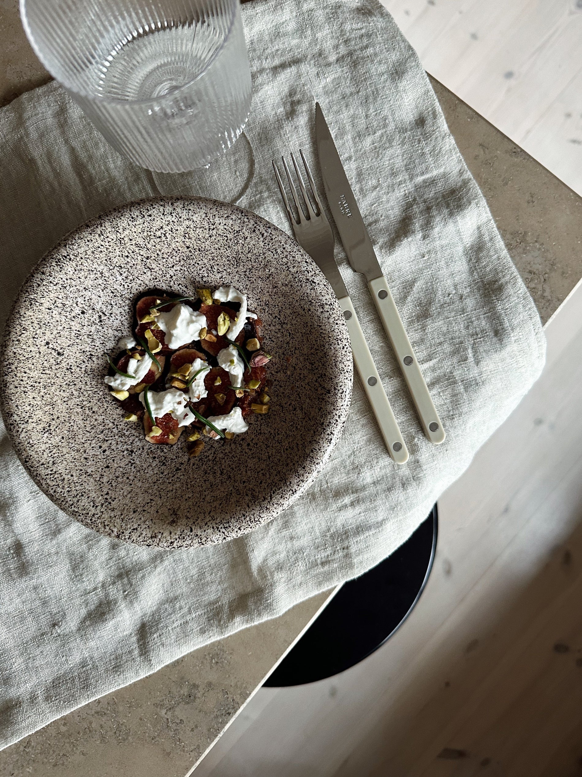 Fikon-carpaccio med burrata, pistagenötter och fikonbalsamico!