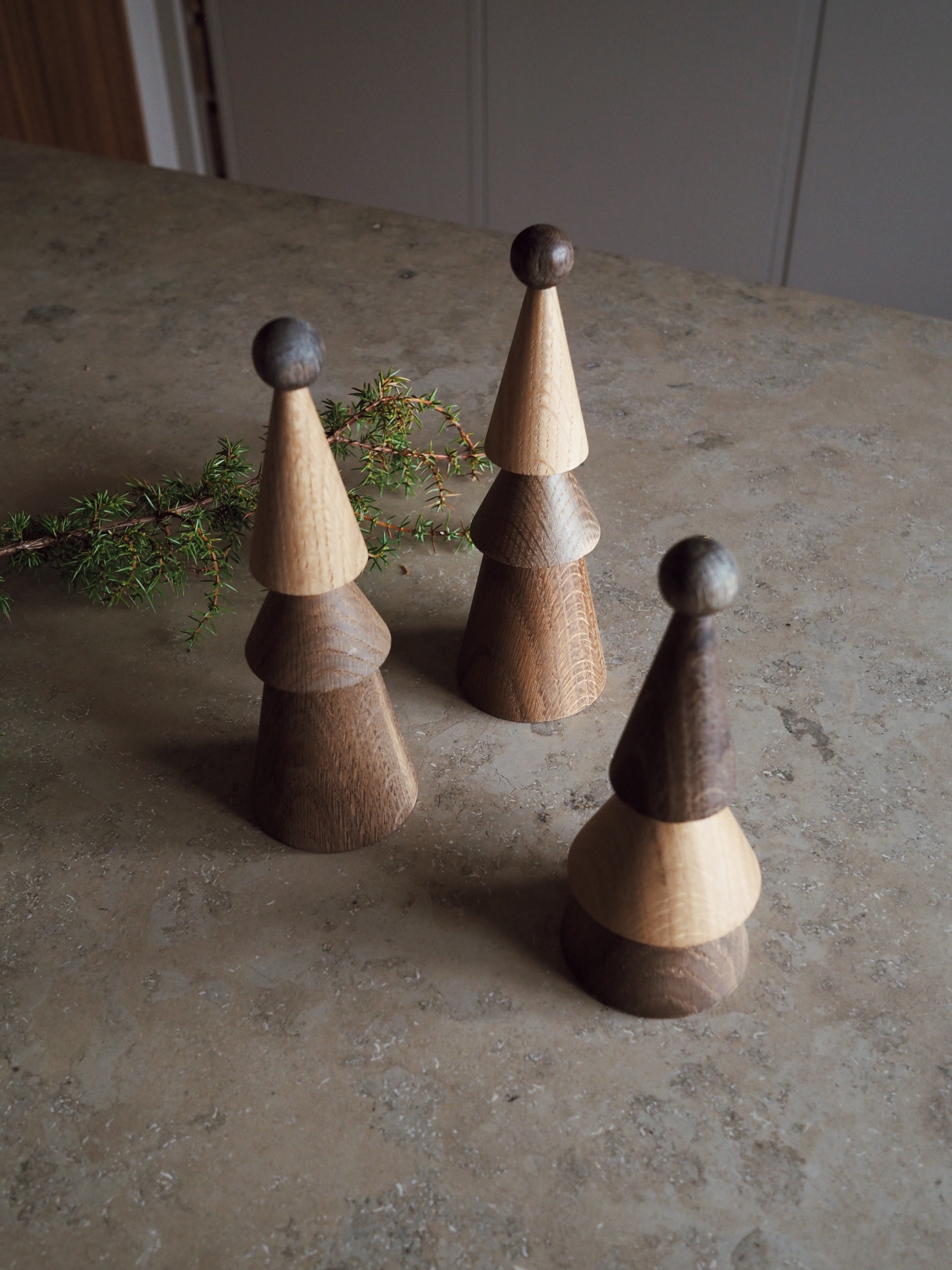 OYOY Piero Julgran i trä 18 cm