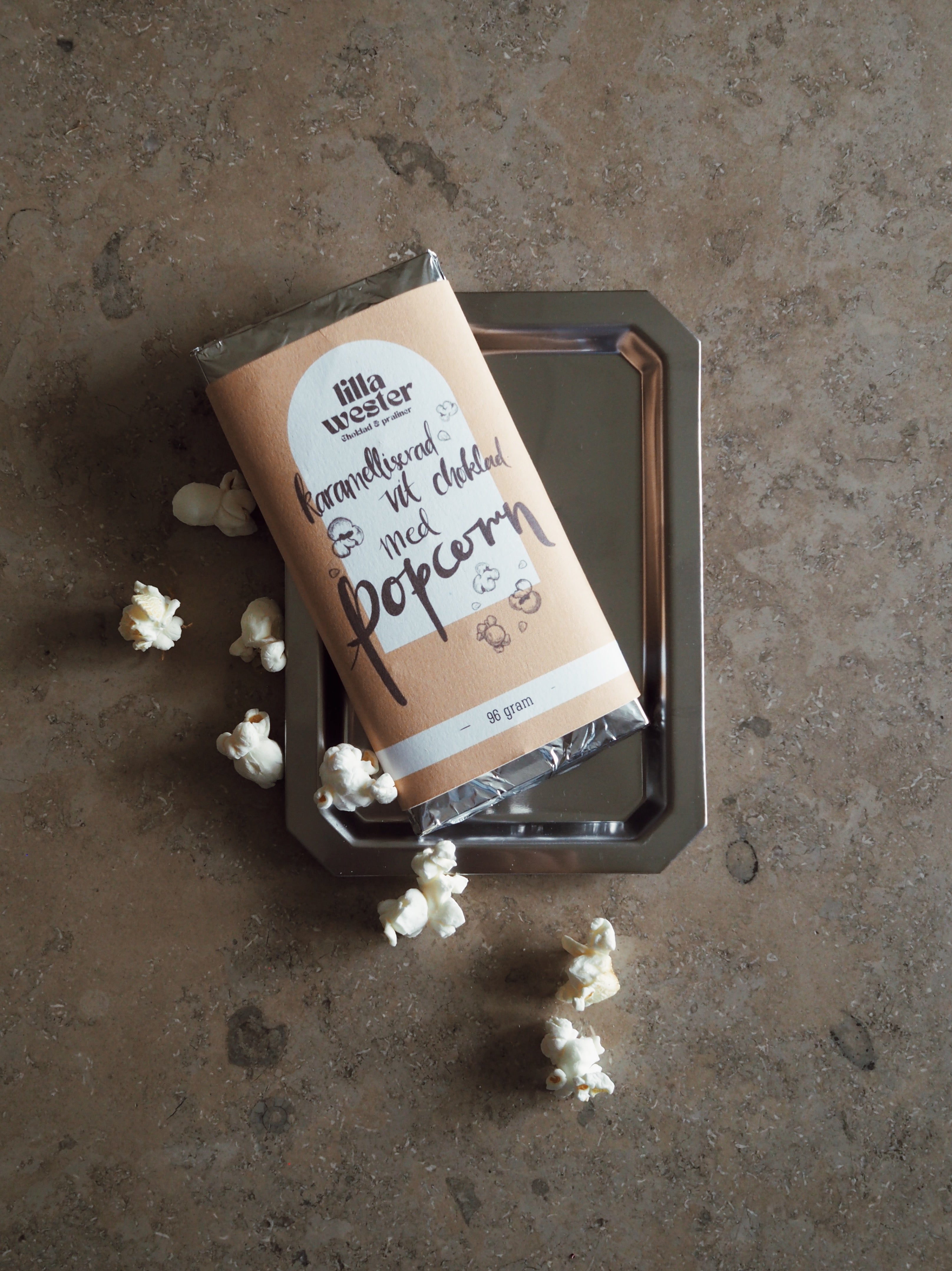 Lilla Wester Handgjorda Chokladkakor - Karamelliserad vit choklad med popcorn