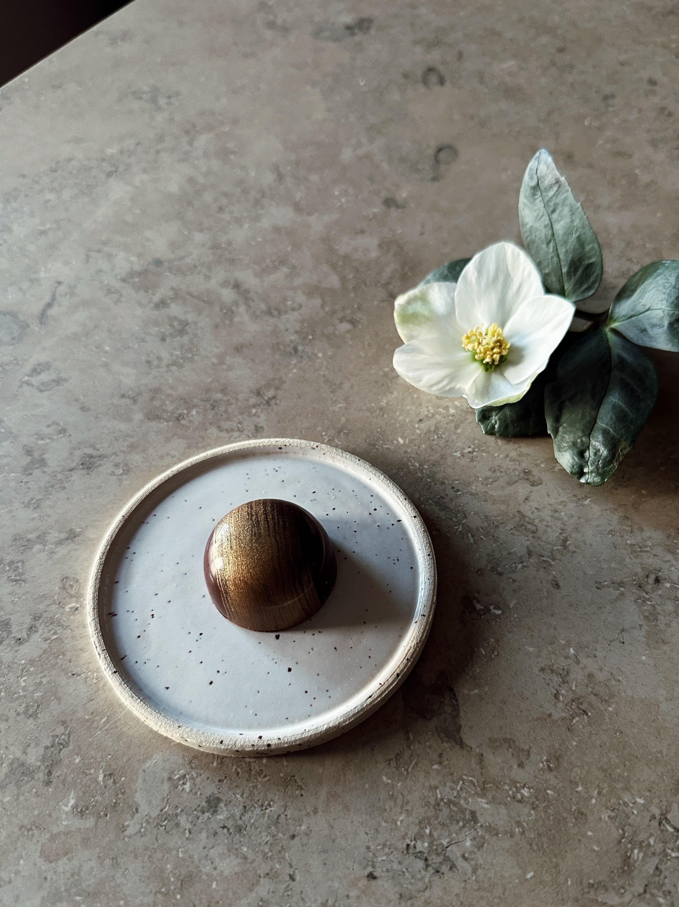 Lilla Wester Handgjorda Chokladpraliner - 12 stycken blandade smaker i presentask