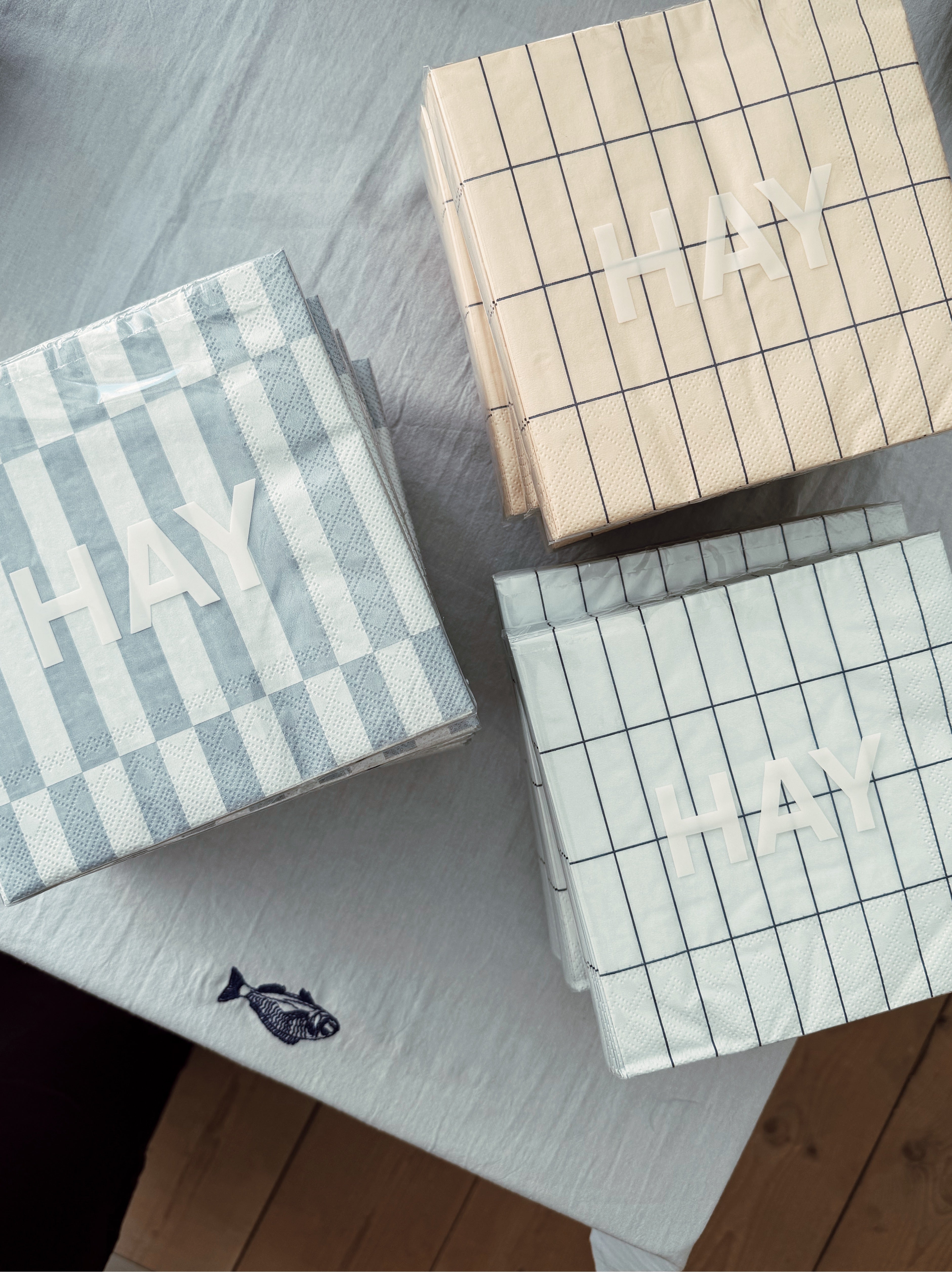 Hay Pattern Lunch Napkins - Pappersservetter Light Blue and Blue Grid